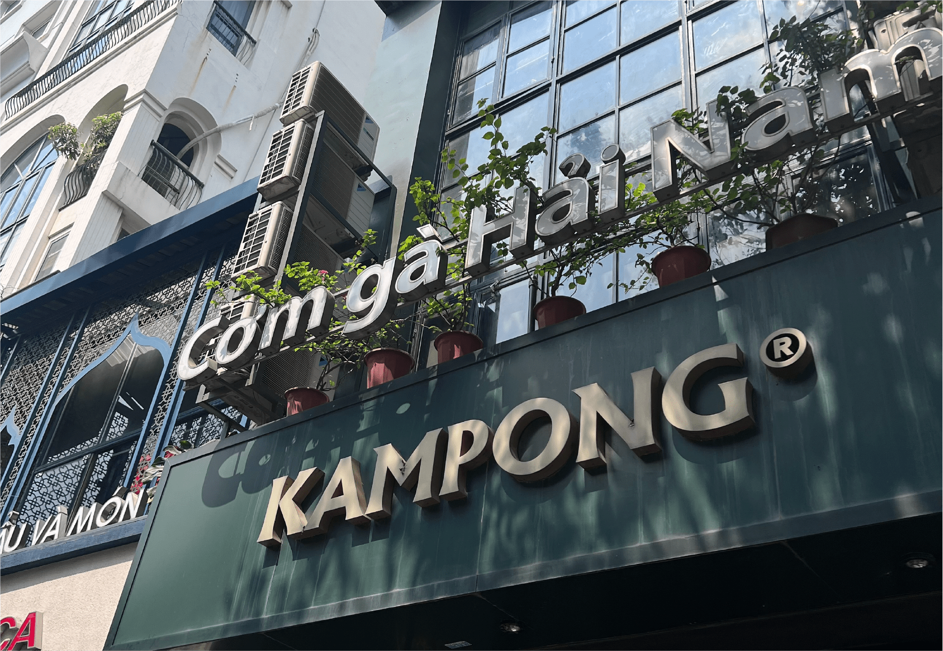 Kampong Chicken House（スクール徒歩3分）